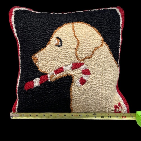 Chandler 4 Corners Laura Megroz Yellow Lab With Candy Cane - Hooked Wool Pillow - Picture 5 of 8